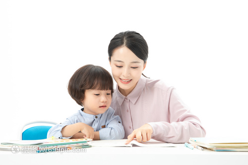 學(xué)前教育中教師指導(dǎo)的藝術(shù) 以愛為引，以趣為徑